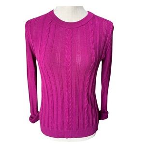 Detailed sweater. Perfect for a work attire. Carefully taken care of.